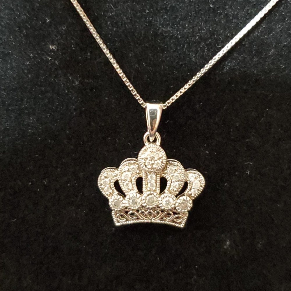 Crown Charm & Chain - Picture 2 of 5